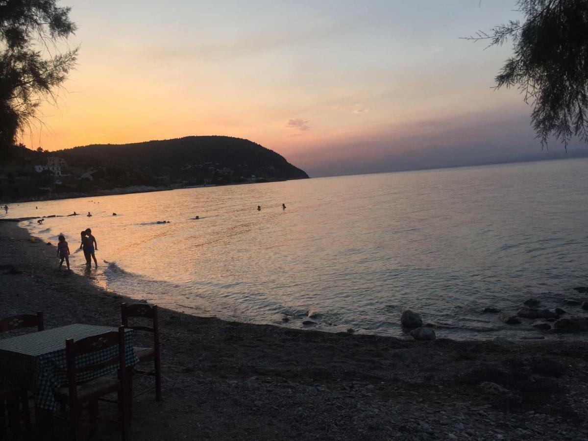 הוילה Agii Dimitrios ke Panteleimon Eratous Seaside House מראה חיצוני תמונה